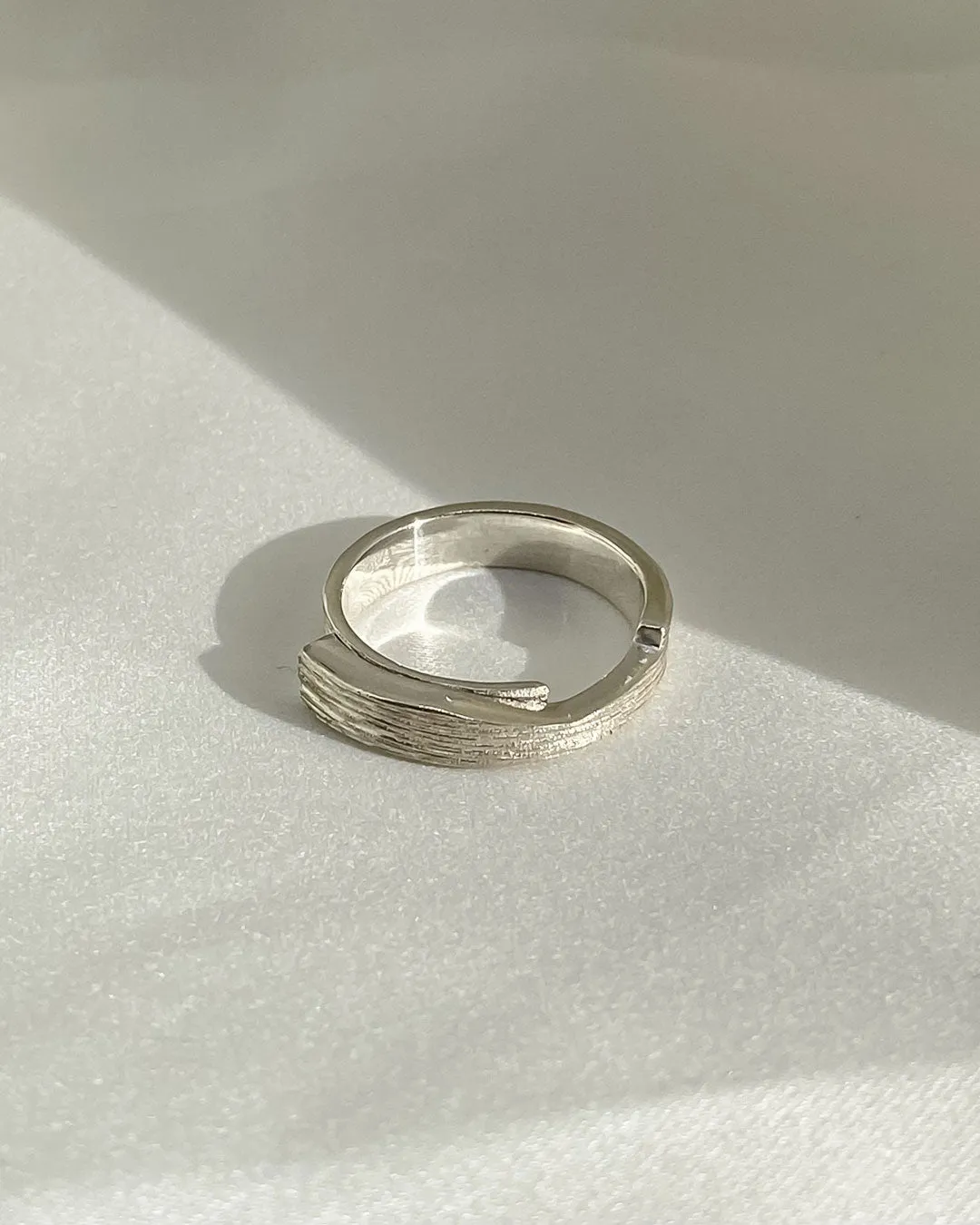I ring textured small