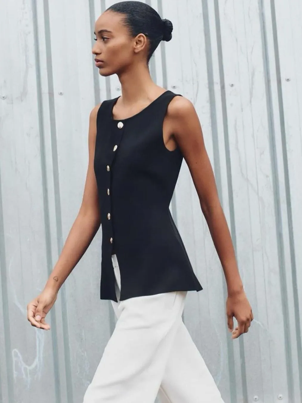 Sleeveless Button-up Vest Top
